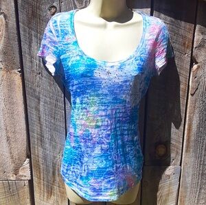 Pretty floral woman's t-shirt by Maurices. Size S